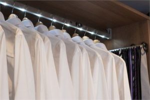 Éclairage LED dans le placard